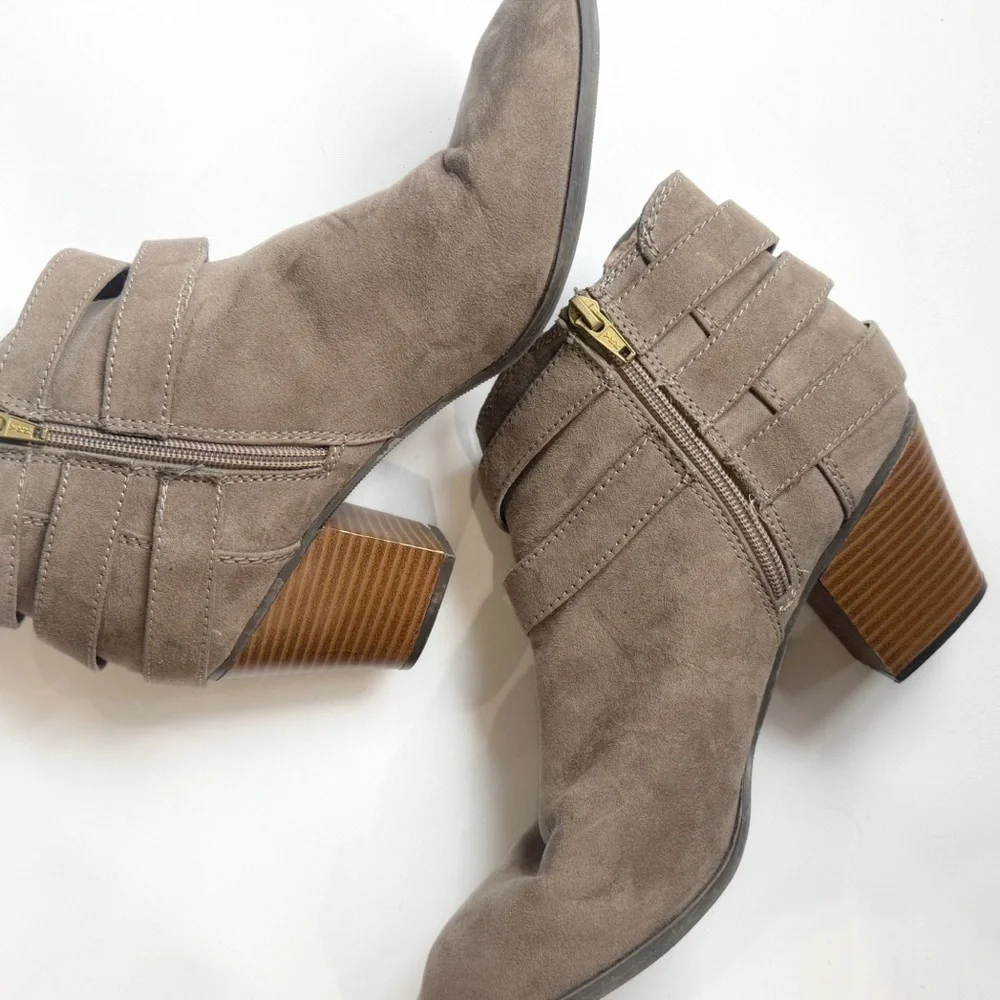 Express buckle suede chunky heel ankle boot/ bootie ❤️